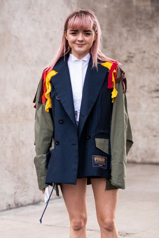MAISIE WILLIAMS Arrives at Sacai Show at Paris Fashion Week 03/04/2019