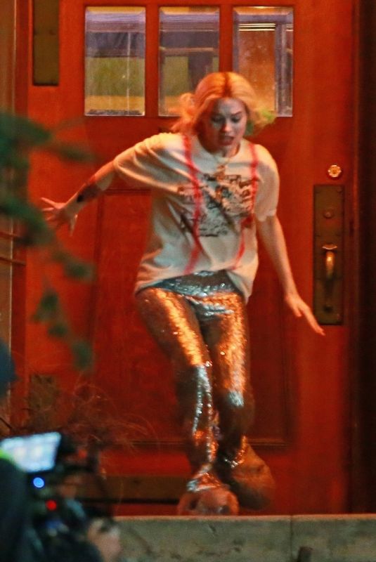 MARGOT ROBBIE on the Set of Birds of Prey 03/29/2019