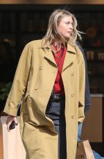 MARIA SHARAPOVA Out and About in Venice Beach 03/03/2019