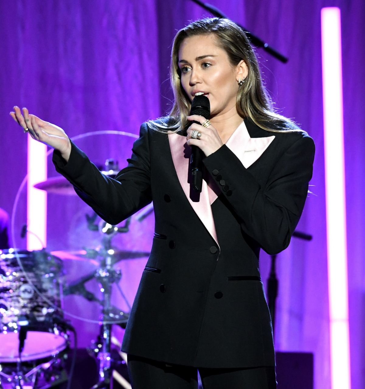 miley-cyrus-performs-at-women-s-cancer-research-fund-s-in-beverly-hills-02-28-2019-0.jpg