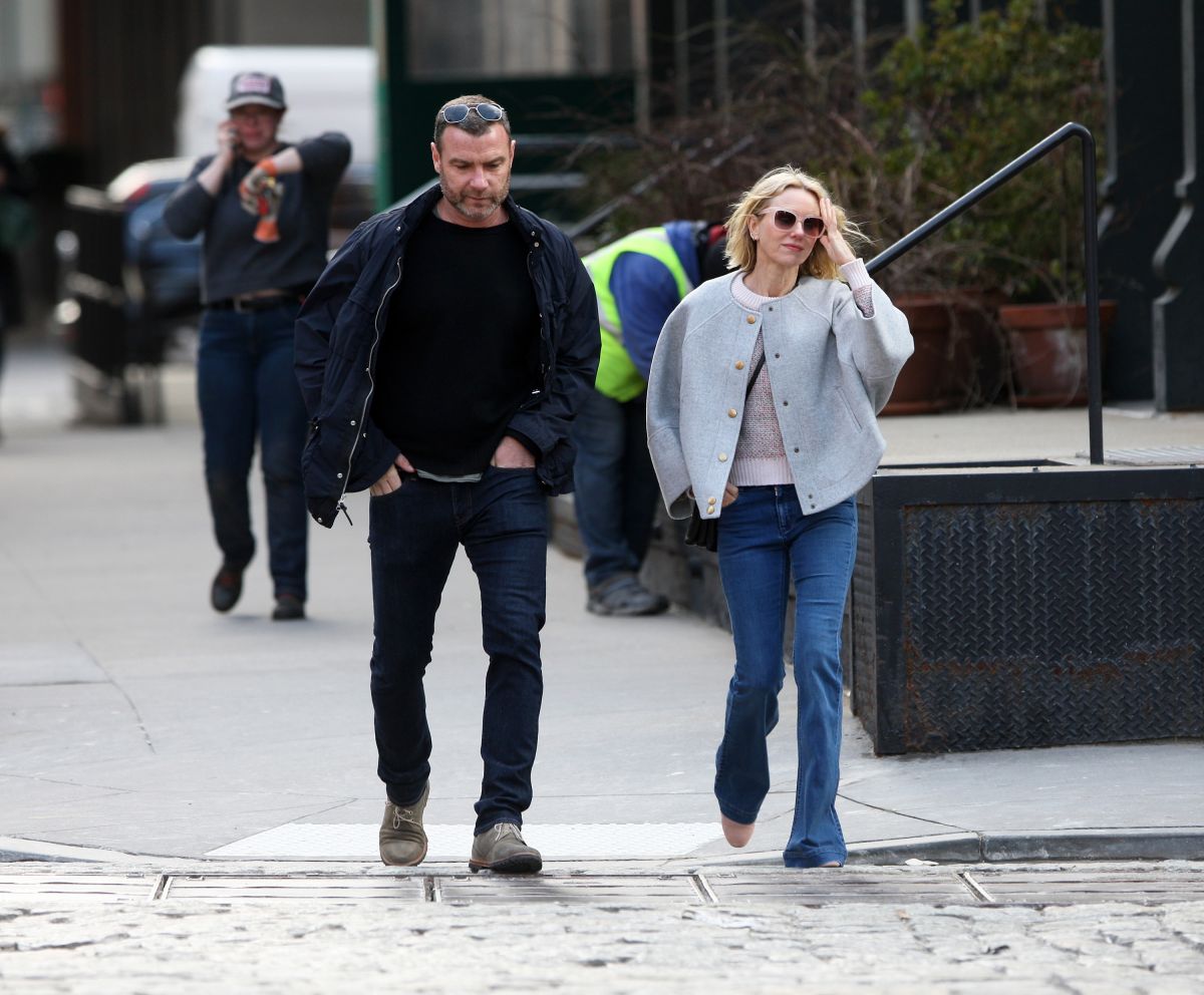 NAOMI WATTS and Liev Schreiber Out in New York 03/14/2019 – HawtCelebs1200 x 992