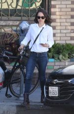 NATALIE PORTMAN Out for Breakfast in Los Feliz 03/12/2019