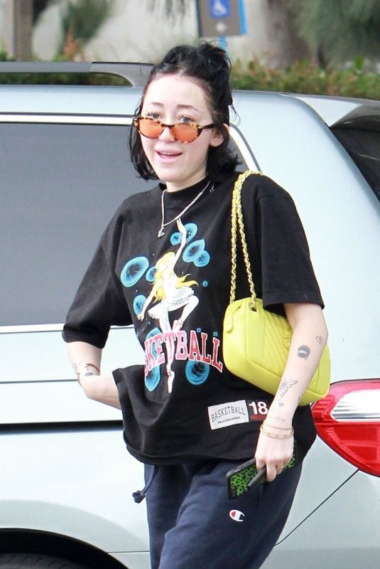 NOAH CYRUS Out for Lunch at Joan