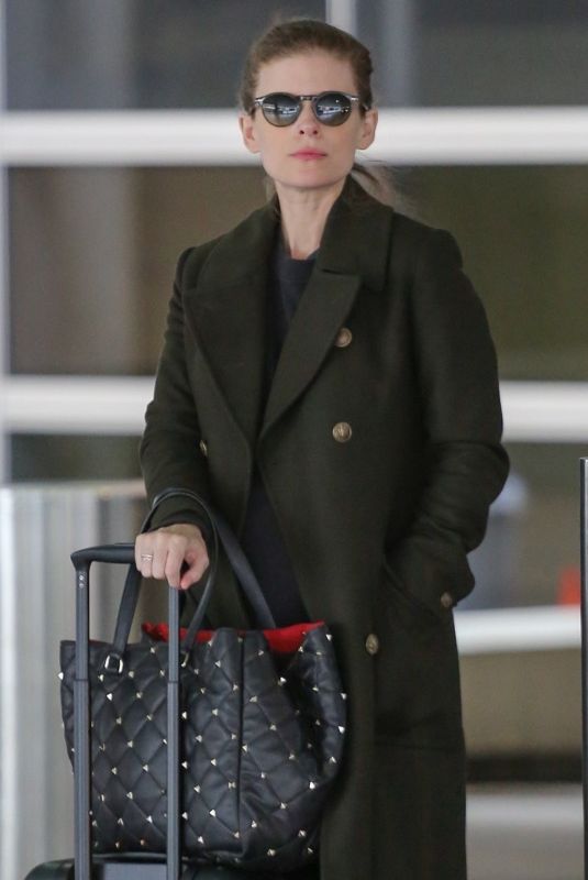 Pregnant KATE MARA at LAX Airport in Los Angeles 30/06/2019
