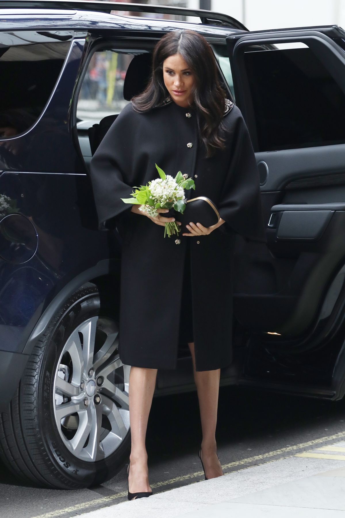 Pregnant MEGHAN MARKLE Arrives at New Zealand House in London to Sign a ...
