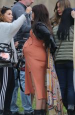 SARAH HYLAND on the Set Modern Family, Season 10 in Los Angeles 03/06/2019