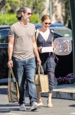 AMY ADAMS and Darren Le Gallo Shopping at Bristol Farms in Beverly Hills 04/10/2019