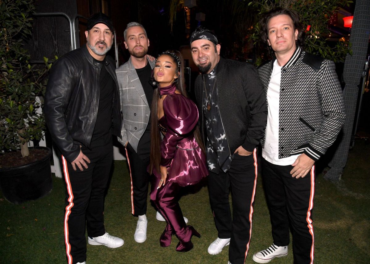 ariana-grande-arrives-at-her-performance-at-2019-coachella-valley-festival-04-14-2019-0.jpg