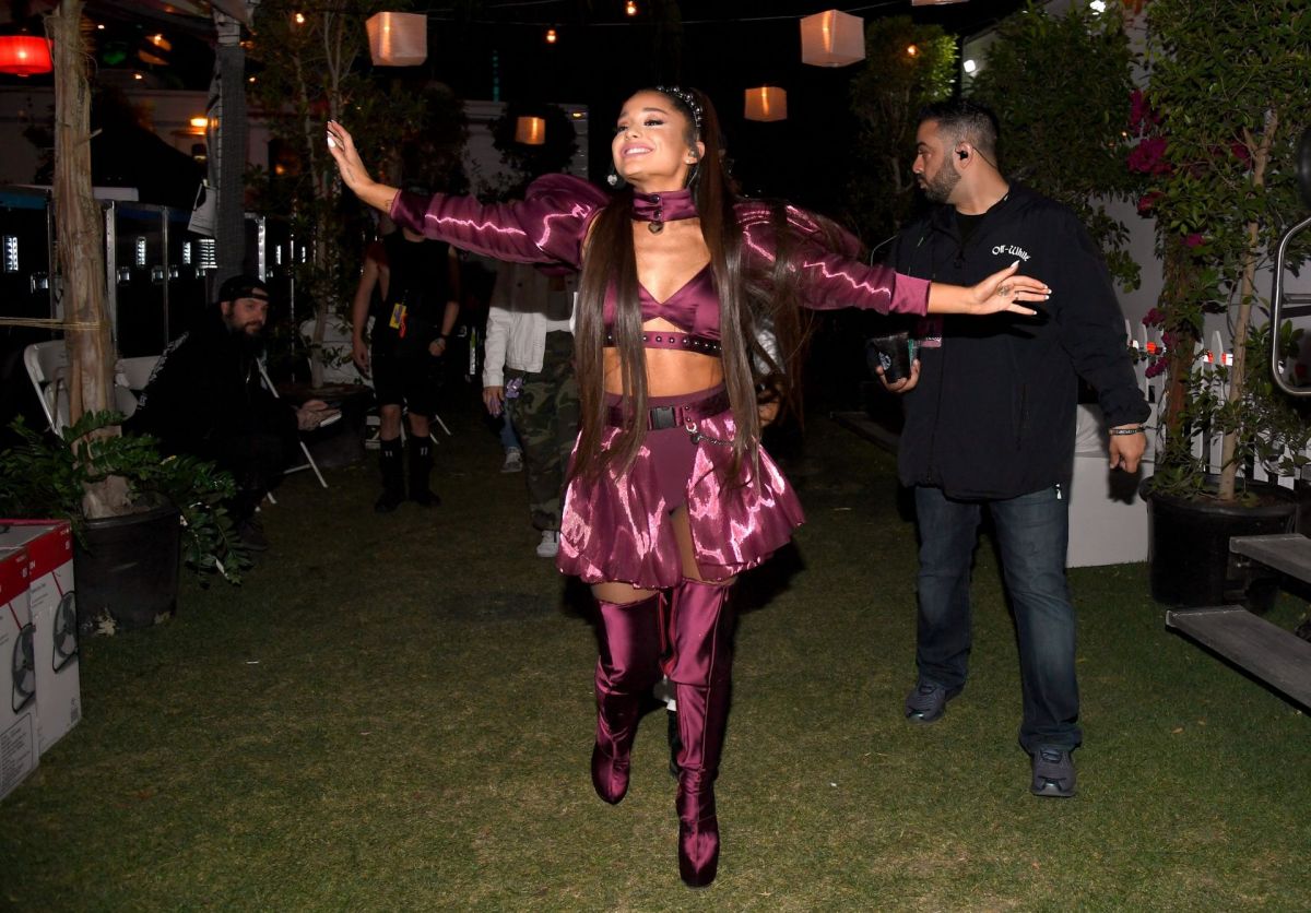 ariana-grande-arrives-at-her-performance-at-2019-coachella-valley-festival-04-14-2019-2.jpg