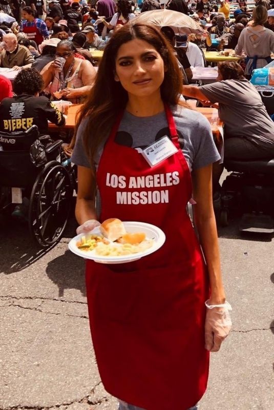 BLANCA BLANCO Serving Meal for Homeless in Los Angeles 04/19/2019