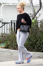 BRITNEY SPEARS Out and About in Thousand Oaks 04/26/2019