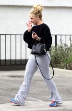 BRITNEY SPEARS Out and About in Thousand Oaks 04/26/2019