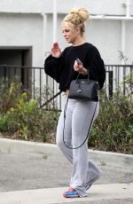 BRITNEY SPEARS Out and About in Thousand Oaks 04/26/2019