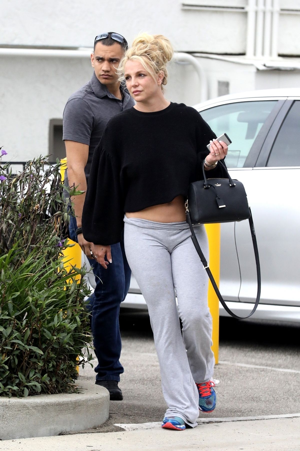 Britney Spears >> preparando nuevo álbum - Página 30 Britney-spears-out-and-about-in-thousand-oaks-04-26-2019-8