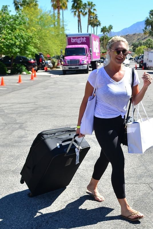 BROOKE HOGAN Leaves Karokia Penisone Hotel in Palm Springs 04/13/2019