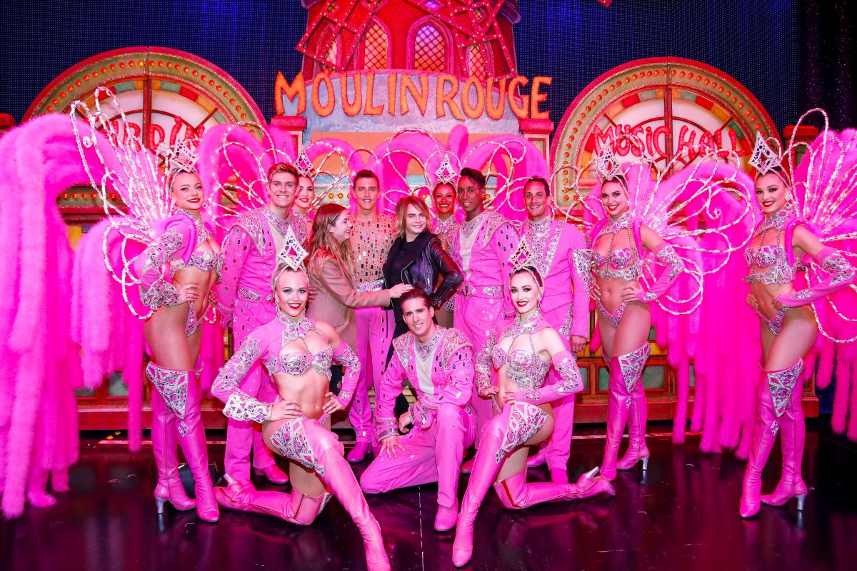 cara-delevingne-and-ashley-benson-poses-with-moulin-rouge-dancers-in-paris-04-09-2019-5.jpg