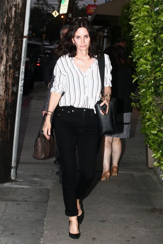 COURTENEY COX Out in Santa Monica 04/11/2019