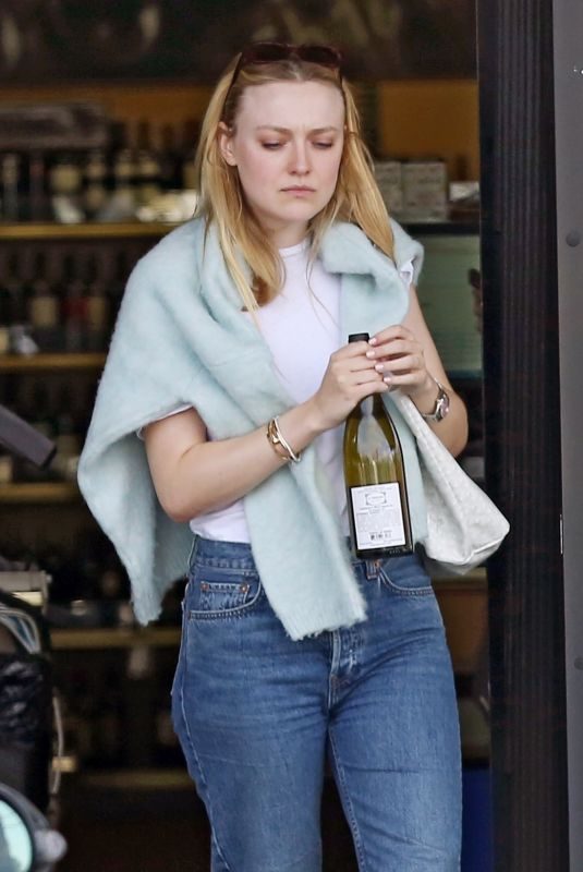 DAKOTA FANNING Out in Toluca Lake 04/03/2019
