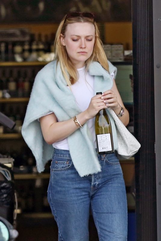 DAKOTA FANNING Out in Toluca Lake 04/03/2019