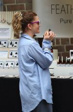 DREW BARRYMORE Shopping at a Local Market in Sydney 04/12/2019