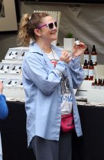 DREW BARRYMORE Shopping at a Local Market in Sydney 04/12/2019