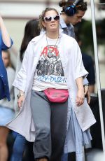 DREW BARRYMORE Shopping at a Local Market in Sydney 04/12/2019