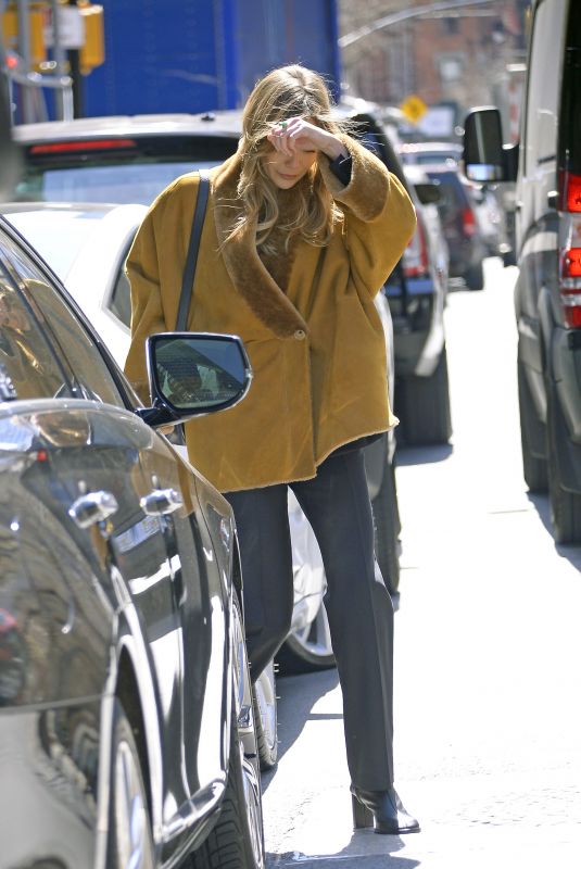 ELIZABETH OLSEN Leaves Her Hotel in New York 04/04/2019