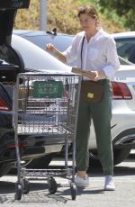 ELLEN POMPEO Shopping at Erewhon Organic Grocers in Calabasas 04/19/2019