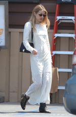 EMMA ROBERTS Shopping Grocery in Los Angeles 04/26/2019