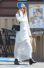 EMMA ROBERTS Shopping Grocery in Los Angeles 04/26/2019