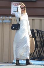 EMMA ROBERTS Shopping Grocery in Los Angeles 04/26/2019