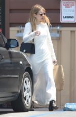 EMMA ROBERTS Shopping Grocery in Los Angeles 04/26/2019