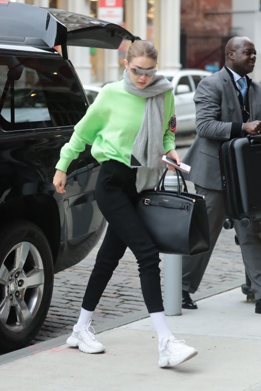 GIGI HADID Arrives at Her Apartment in New York 04/02/2019