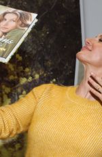 GISELE BUNDCHEN at Thalia Book Store 04/03/2019