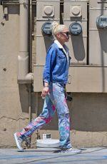 GWEN STEFANI at a Nail Salon in Beverly Hills 04/24/2019