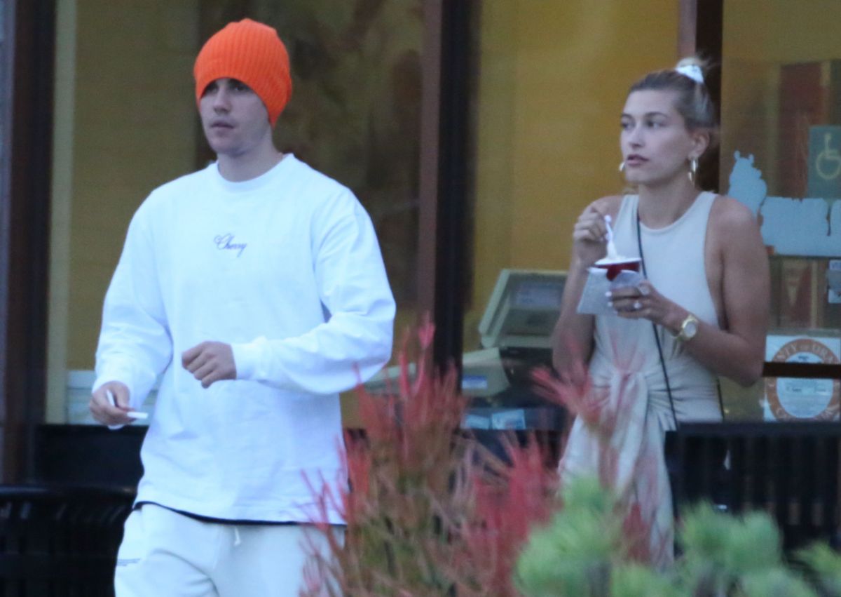 hailey-and-justin-bieber-out-in-los-angeles-03-30-2019-13.jpg