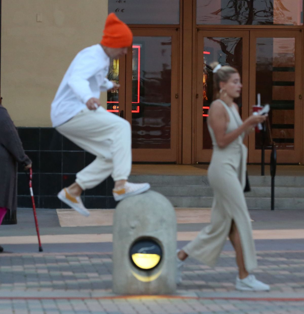 hailey-and-justin-bieber-out-in-los-angeles-03-30-2019-16.jpg