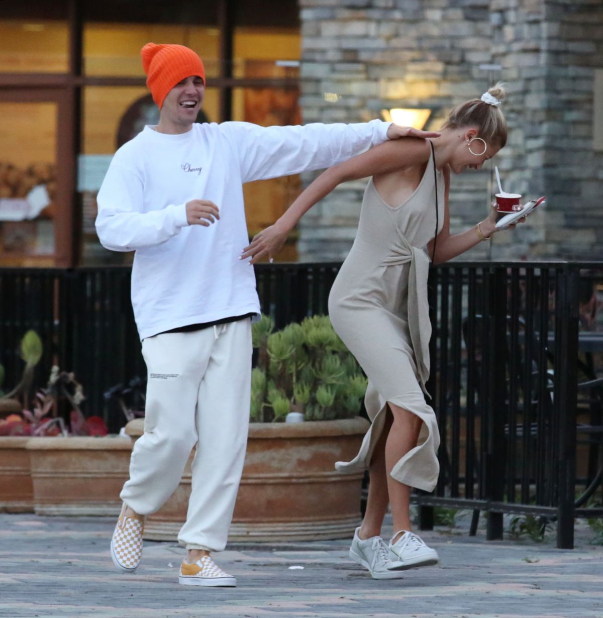 hailey-and-justin-bieber-out-in-los-angeles-03-30-2019-2.jpg
