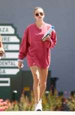 HAILEY BIEBER Heading to Pilates Class in Los Angeles 04/18/2019