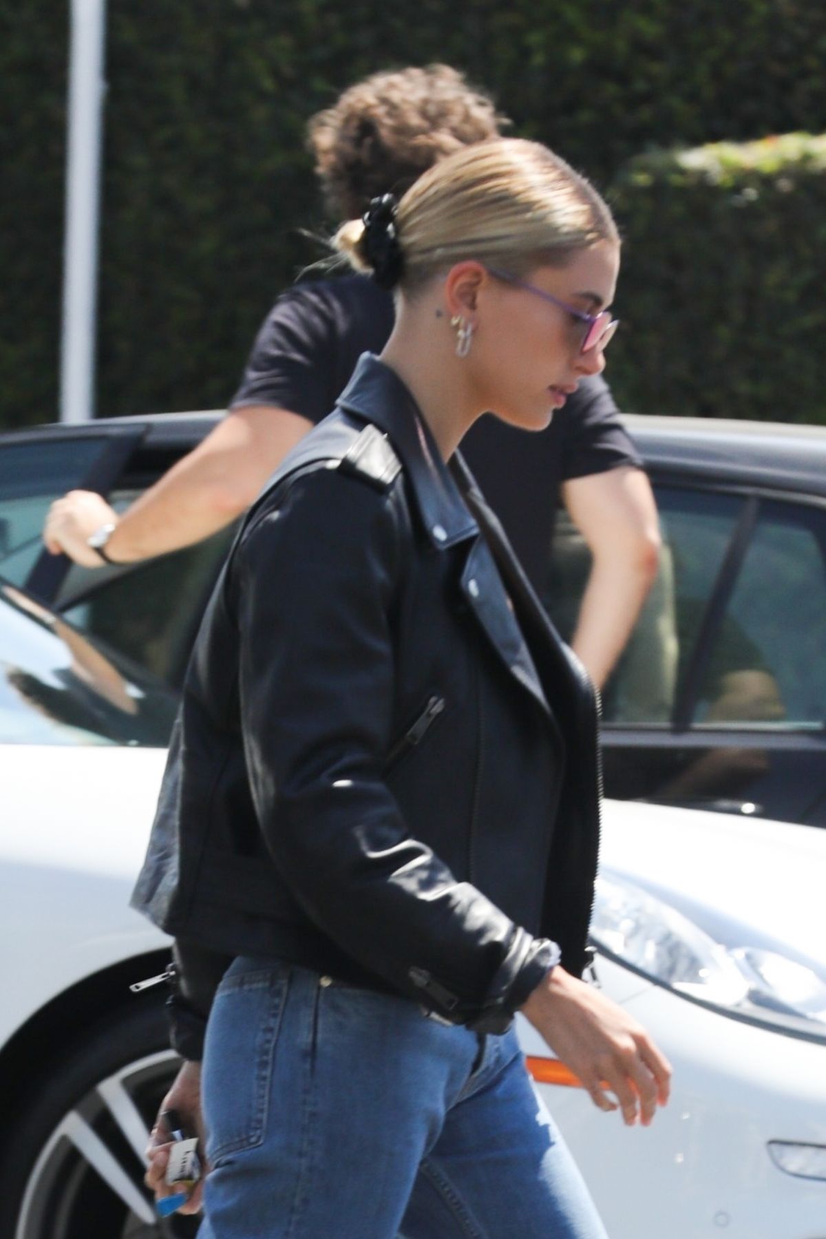 hailey-bieber-out-adn-about-in-west-hollywood-04-06-2019-9.jpg