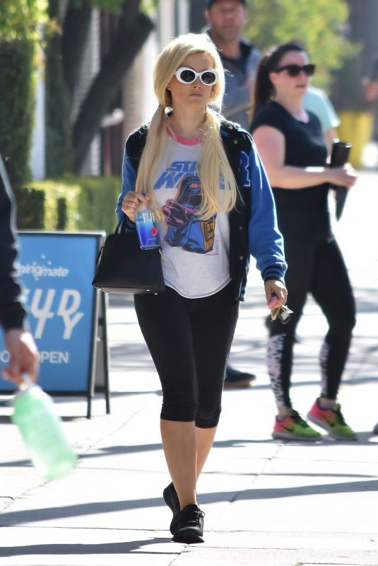 HOLLY MADISON Heading to a Gym in Studio City 04/22/2019