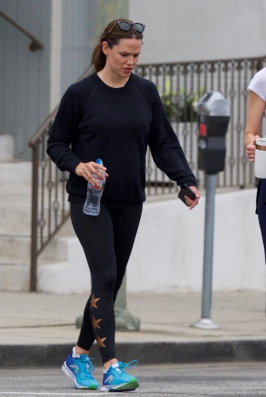 JENNIFER GARNER Out for Coffee in Brentwood 04/20/2019