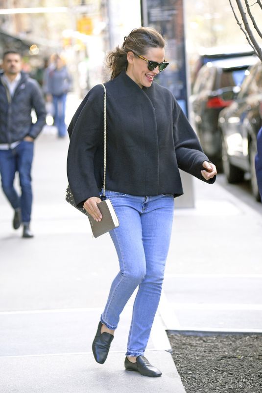 JENNIFER GARNER Out in New York 04/10/2019