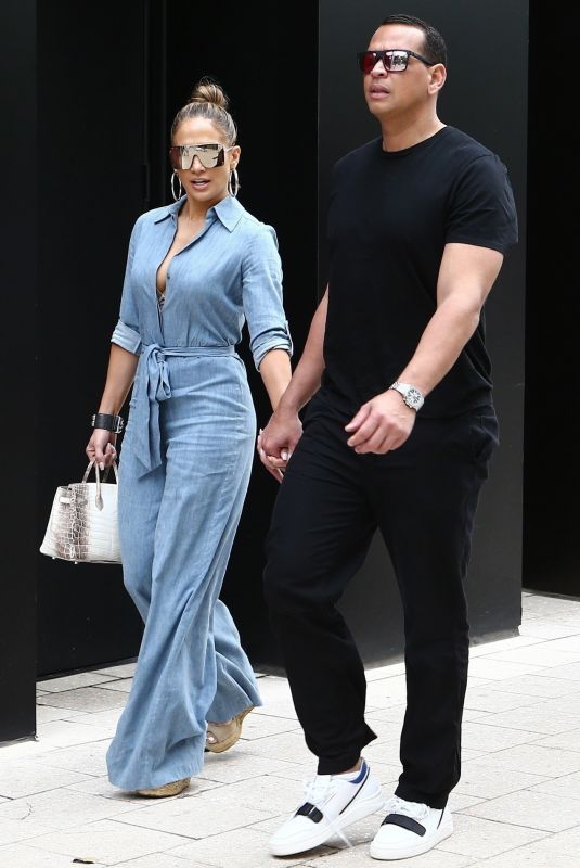 JENNIFER LOPEZ and Alex Rodriguez Out for Lunch in Miami 04/20/2019