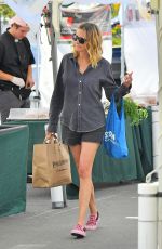 JULIAROBERTS Shopping at Farmers Market in Los Angeles 04/08/2019