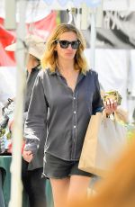 JULIAROBERTS Shopping at Farmers Market in Los Angeles 04/08/2019