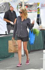 JULIAROBERTS Shopping at Farmers Market in Los Angeles 04/08/2019