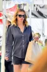 JULIAROBERTS Shopping at Farmers Market in Los Angeles 04/08/2019
