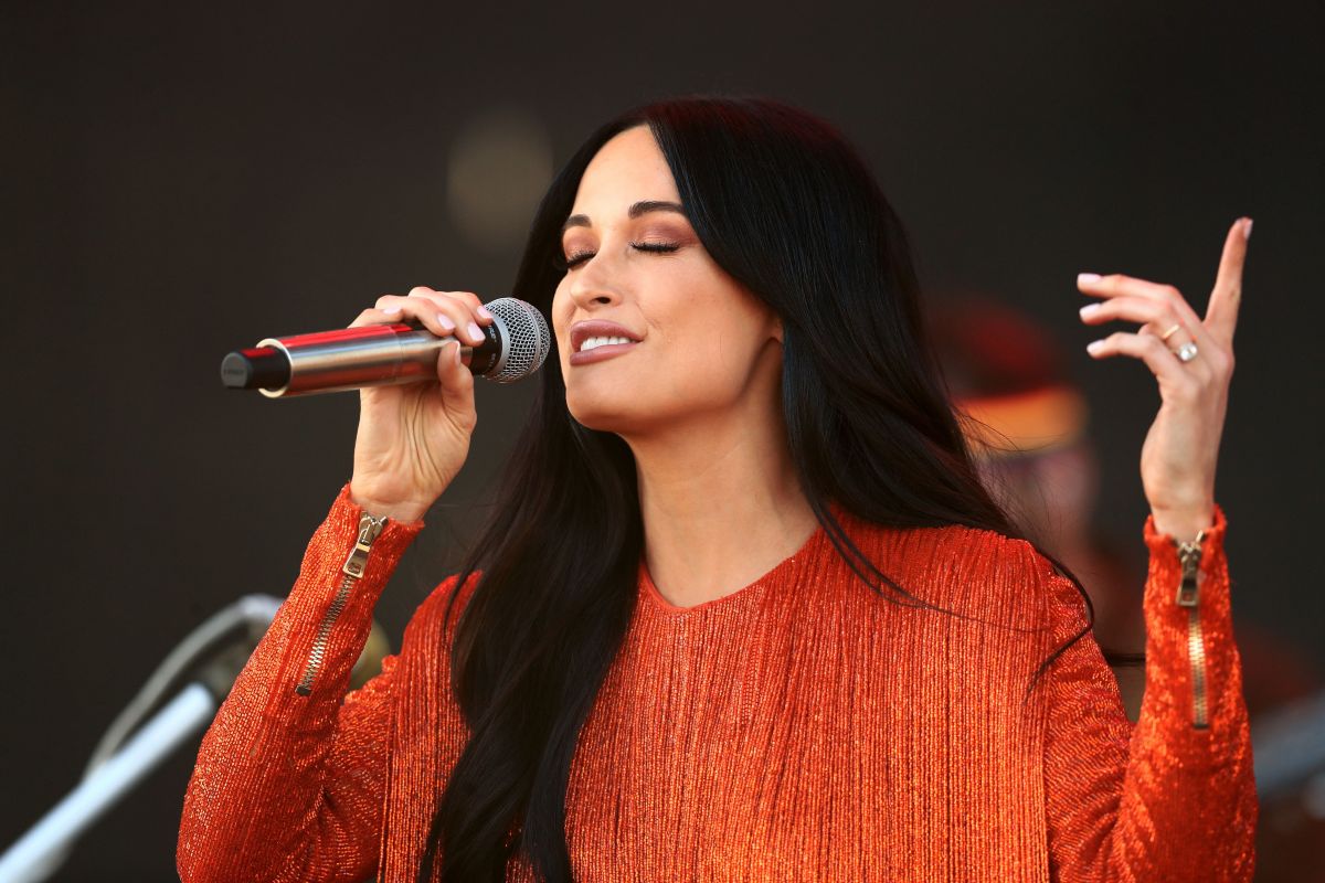 kacey-musgraves-performs-at-20109-coachella-valley-music-and-arts-festival-in-indio-04-12-2019-0.jpg