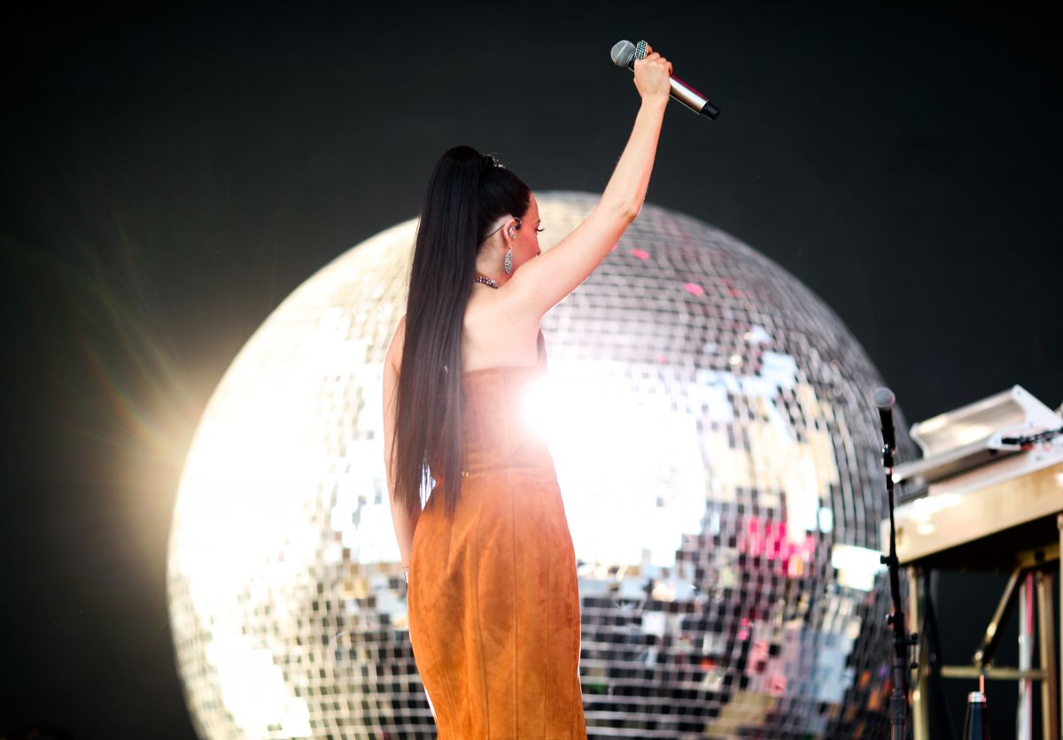 kacey-musgraves-performs-at-coachella-valley-music-and-arts-festival-04-19-2019-2.jpg